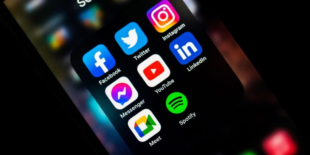 Does-Facebook_do-Enough-to-Stop-trashing-Queer-Women-and-Lesbians