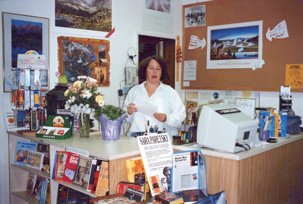 LesbianEarth-covering-Grand-bookstore