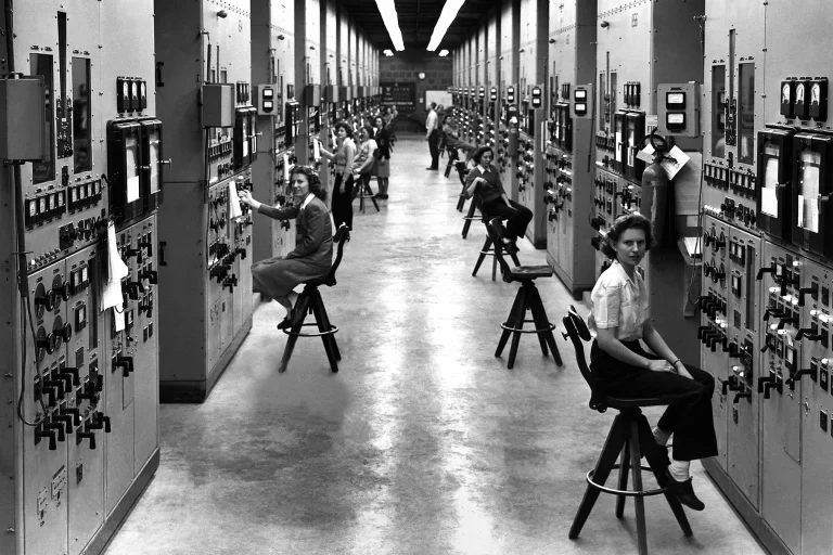 Lesbians-and-the-Manhattan-Eight-Women-Scientists-on the-Manhattan-Project