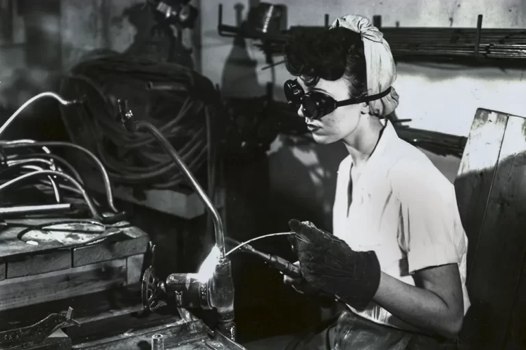 Women at the Manhattan Project LesbianEarth