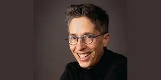 Alison-Bechdel-author-of-Fun-Home-speaking-in-Albuquerque-New-Mexico-presented-by-LesbianEarth-andABQ-Queer-Womens-Meetup_your-Lesbian-World-Newsletter