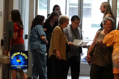 Lesbian-Readers-and-Artists-Gather-at-Alison-Bechdel-Event-by-Lesbian-Earth-Newsletter-and-LesbianEarth