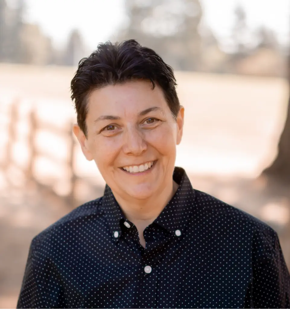 Davina-Kotulski-psychologist-author-and-LGBTQ-advocate-sharing-insights-on-community-and-belonging-Your-Lesbian-World-newsletter-LesbianEarth