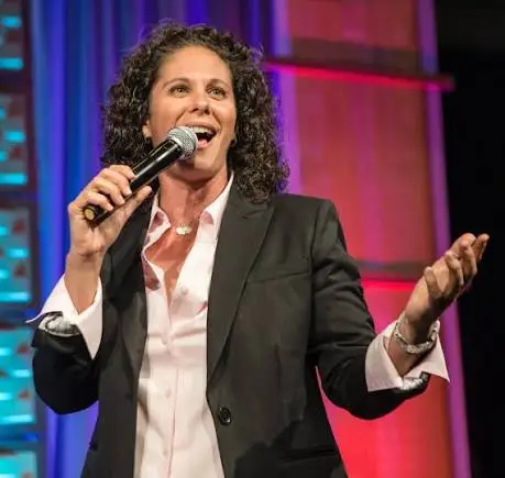 dana-goldberg-comedian-albuquerque-your-lesbian-world-lesbianearth.jpg